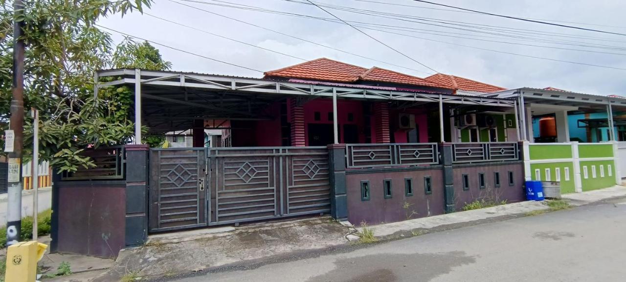 Spot On 92466 Adam Kost Syariahnearwisata Jembatan Barito Ξενοδοχείο Banjarmasin  Εξωτερικό φωτογραφία